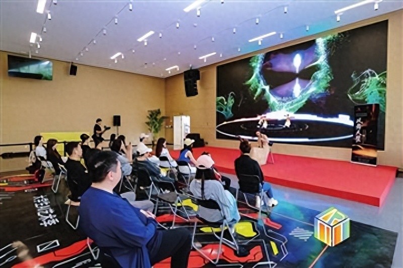 艺智同构共创美学_艺术AI_2025大学生AI艺术季嘉年华