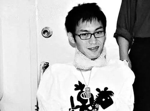 脑机接口_渐冻人王甲 脑电波打字 挑战不可能
