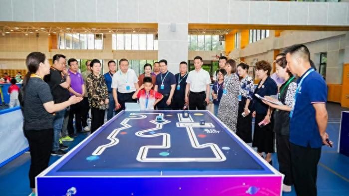 科宽教育青少年科技素养提升_滨城人工智能机器人暑假特训营_智能辅导