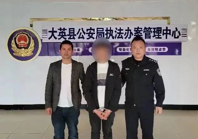 短信轰炸 骚扰短信 非法获利_API接口