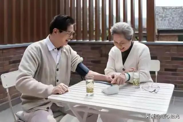 75岁奶奶分享两性关系：感情里难得的是“久伴”，而不是“心动”