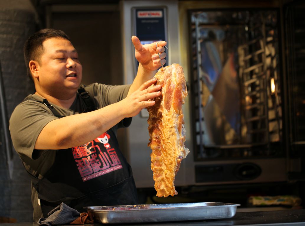 庆祝首家智能环保餐厅入驻生态设计小镇！