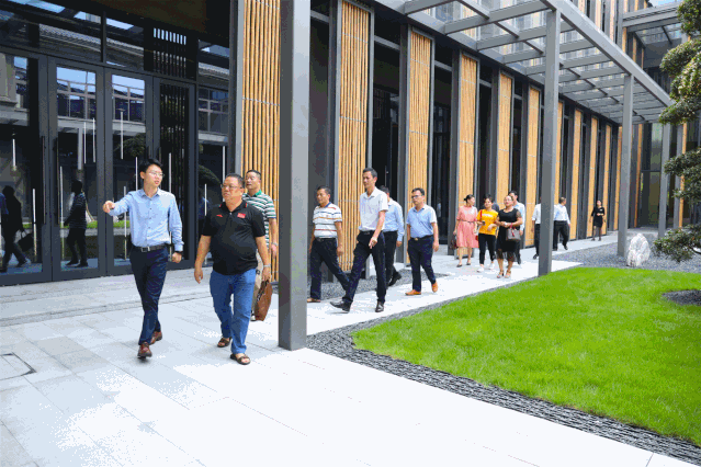 庆祝首家智能环保餐厅入驻生态设计小镇！