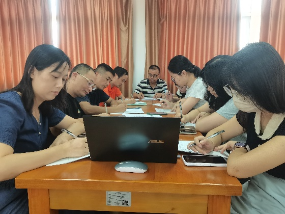 教研教学 | 生物教研组开展“AI赋能教学”专题培训