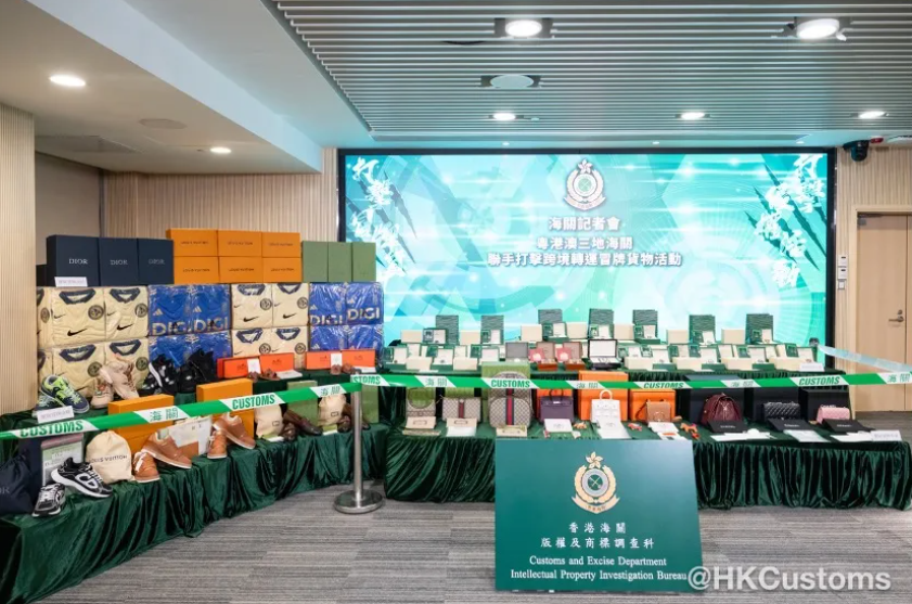 海关联合行动！集装箱、货车内大批跨境转运假冒货物被查获，市值超4000万